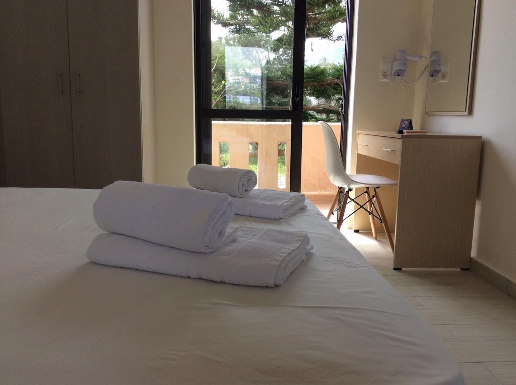 Elena Rooms 플라키아스 객실 사진
