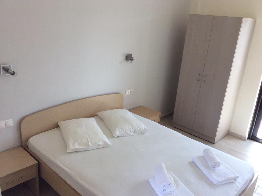 Elena Rooms 플라키아스 객실 사진